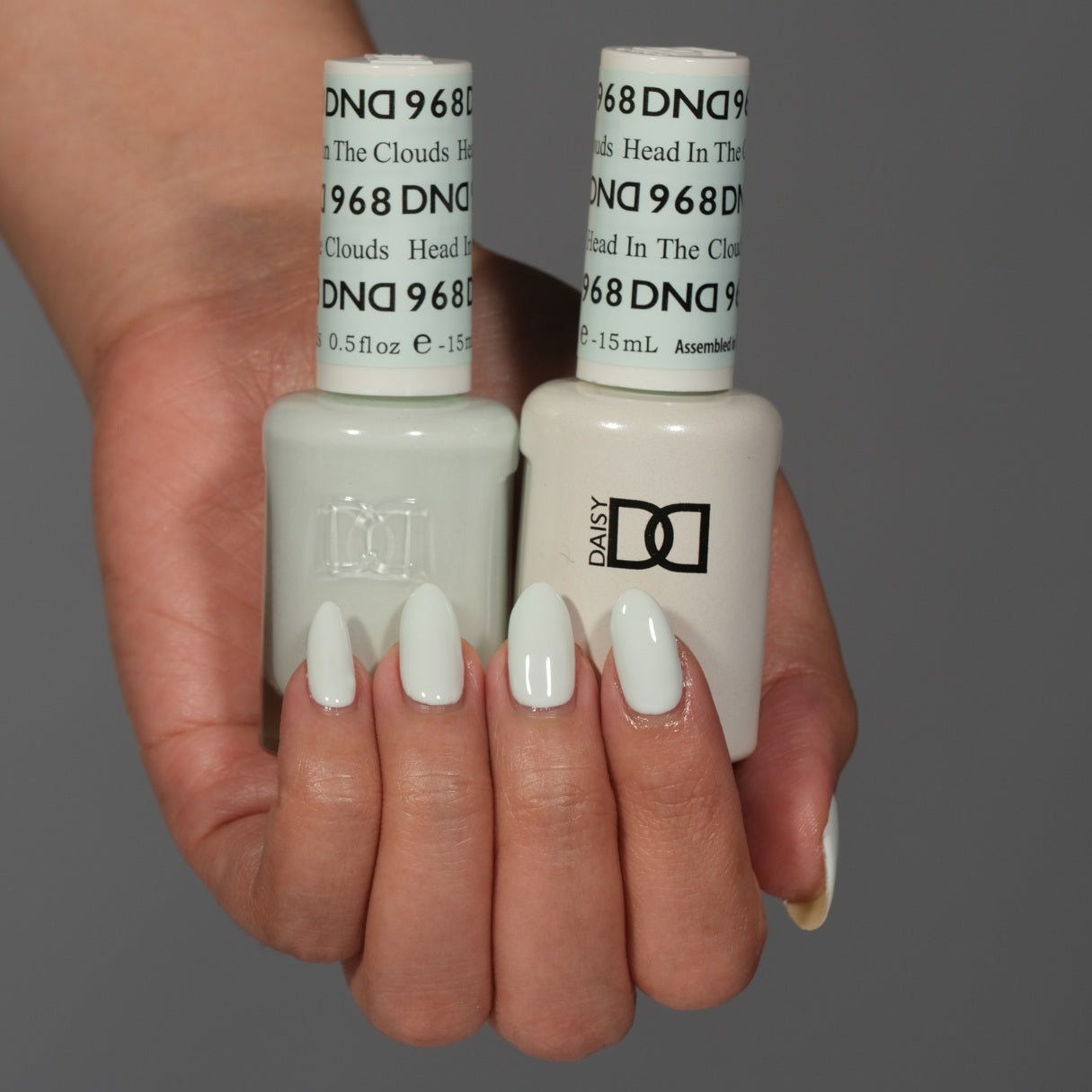 Set DND - Esmalte en gel y esmalte de uñas, 860 She's White? ¿Ella es rosa?