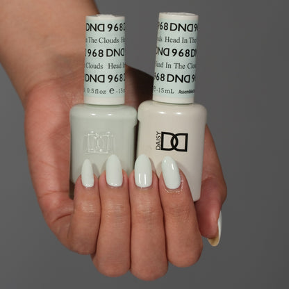 Set DND - Esmalte en gel y esmalte de uñas, 860 She's White? ¿Ella es rosa?